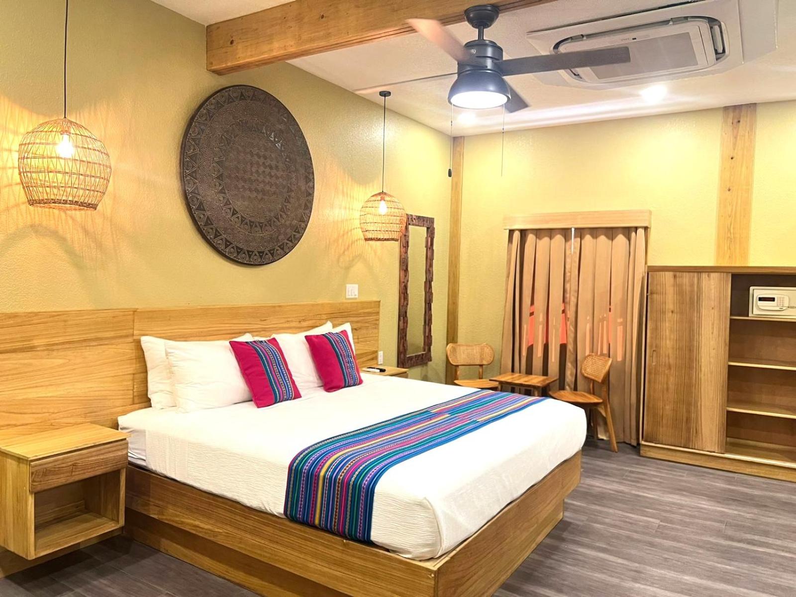 Mr. Tucan Hotel