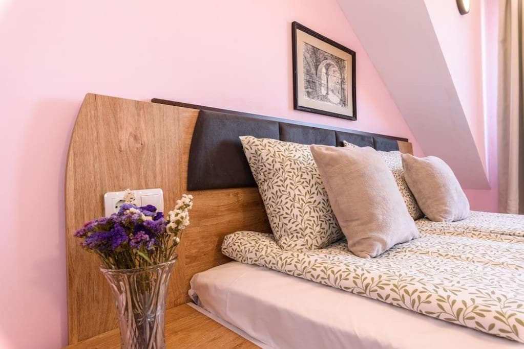 2BR Apartment Near Gondola by SI Stay
