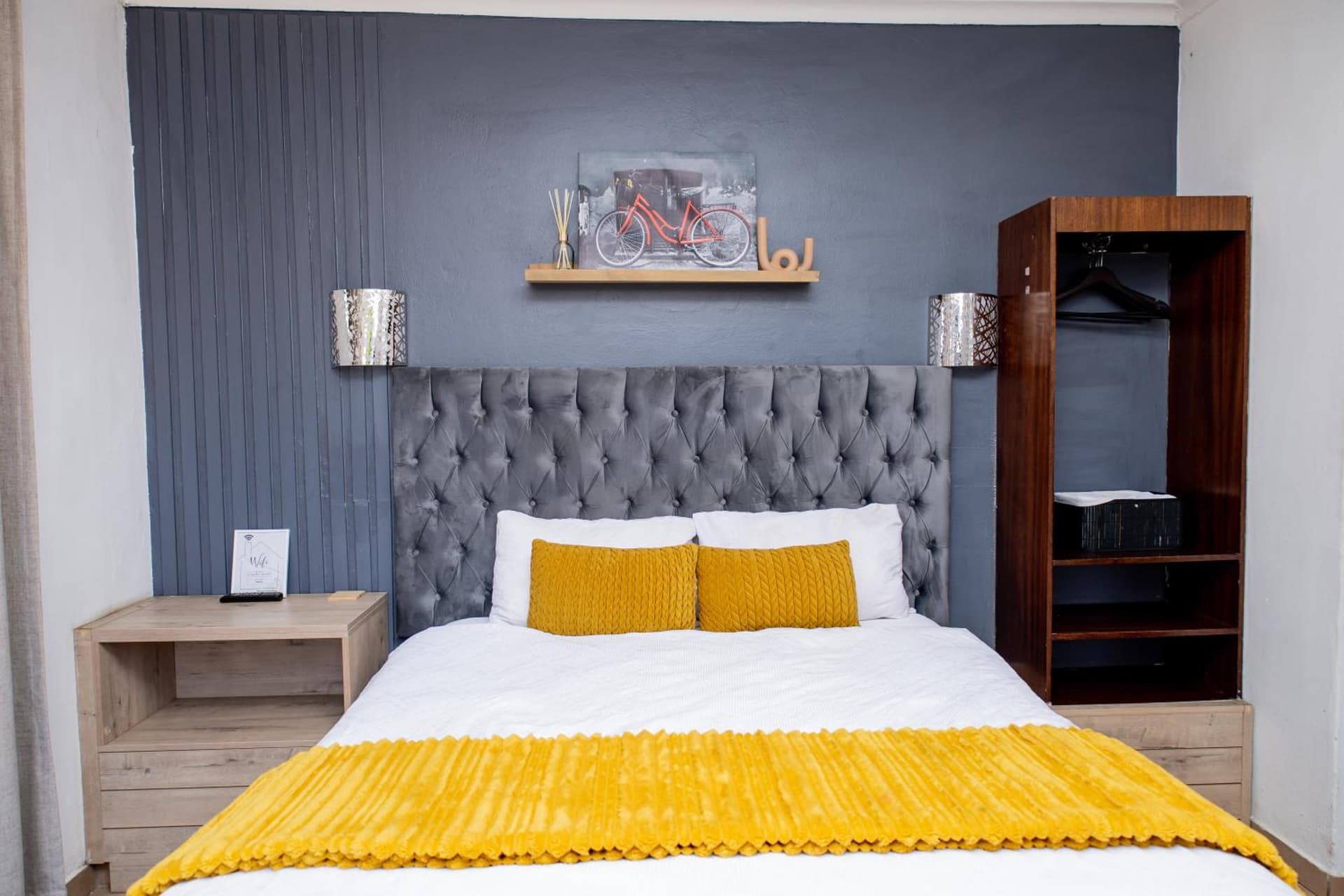 Couple or Solo Cozy En-suite Room Near OR Tambo - Free WiFi & Smart TV