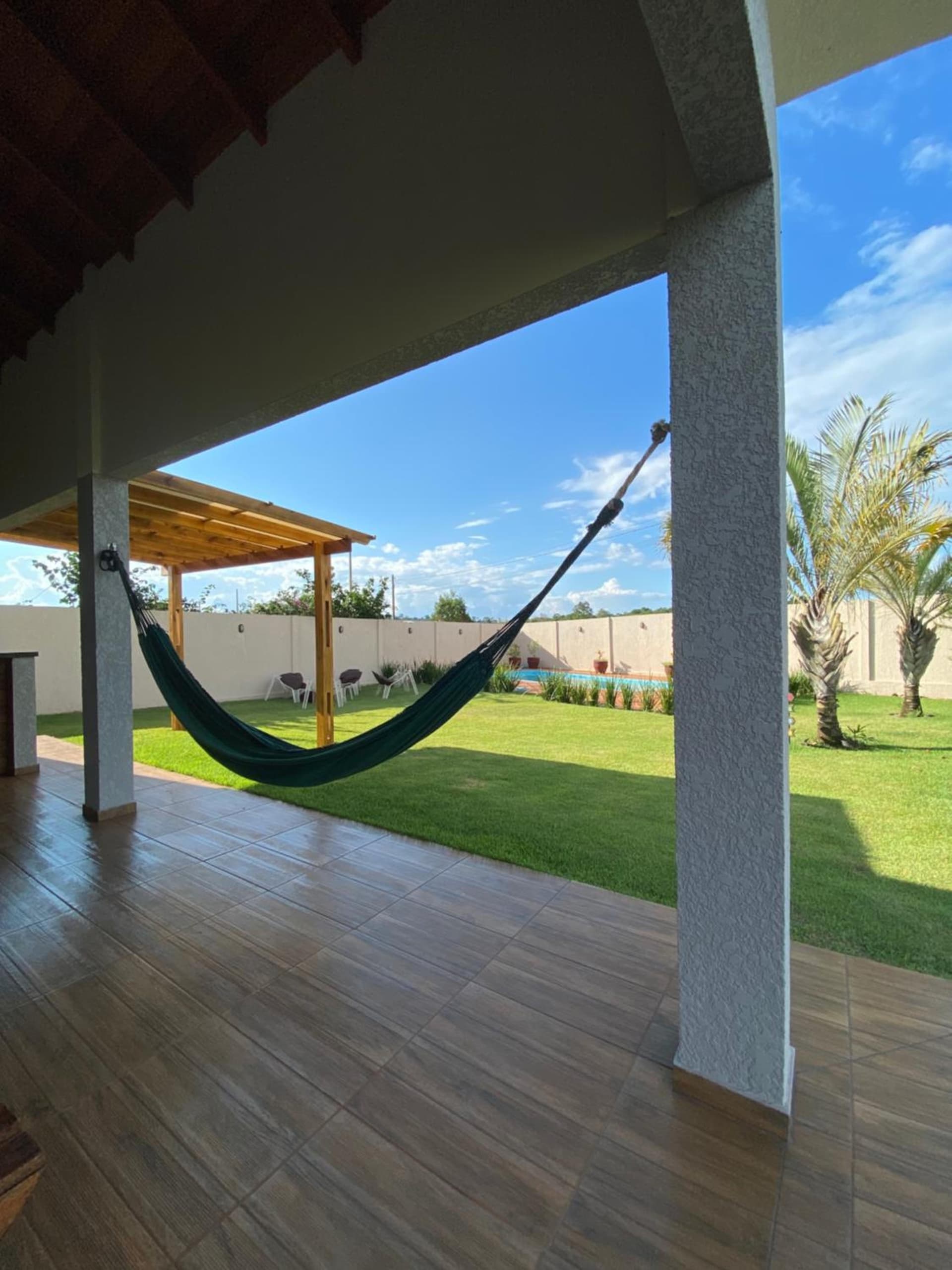 Casa com Piscina e Campo de Futebol