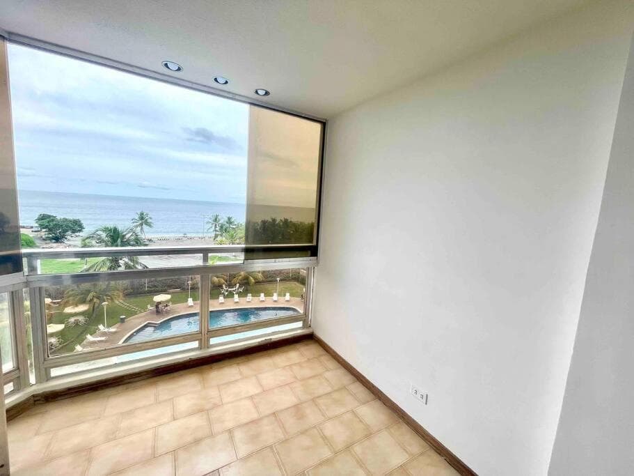 Apartamento con acceso directo a la playa, piscina y restaurant