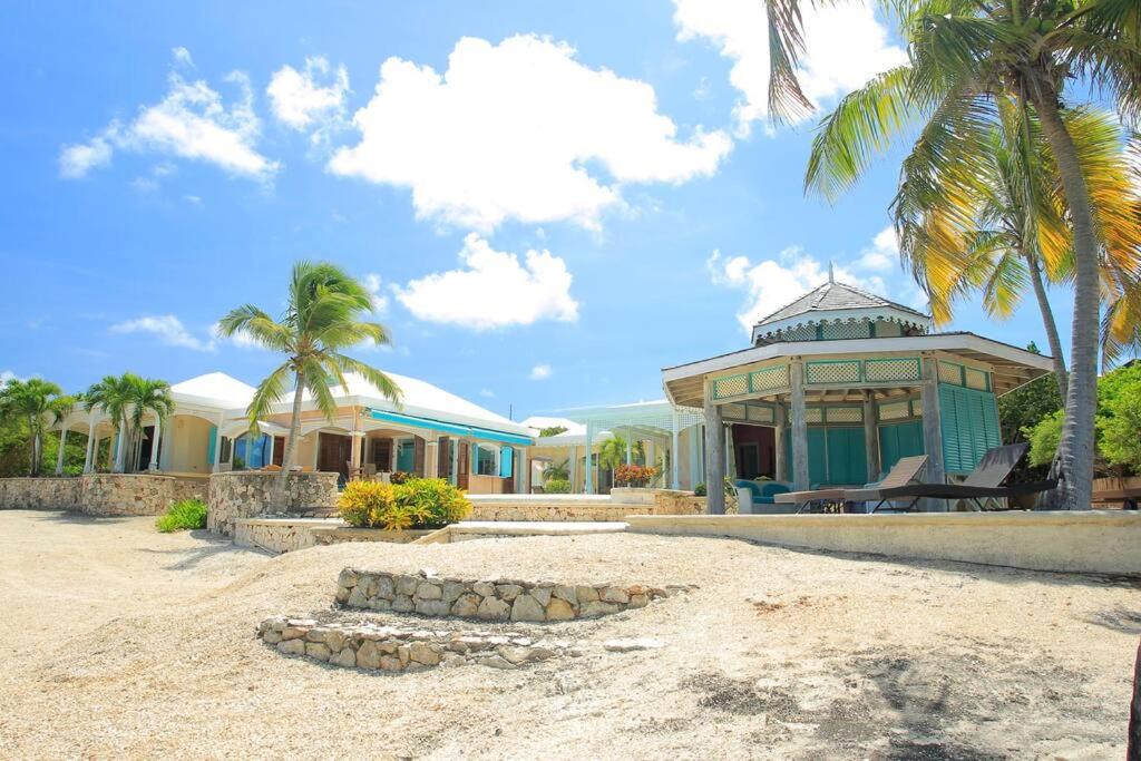 Beautiful Oceanfront Villa, Pool !!!