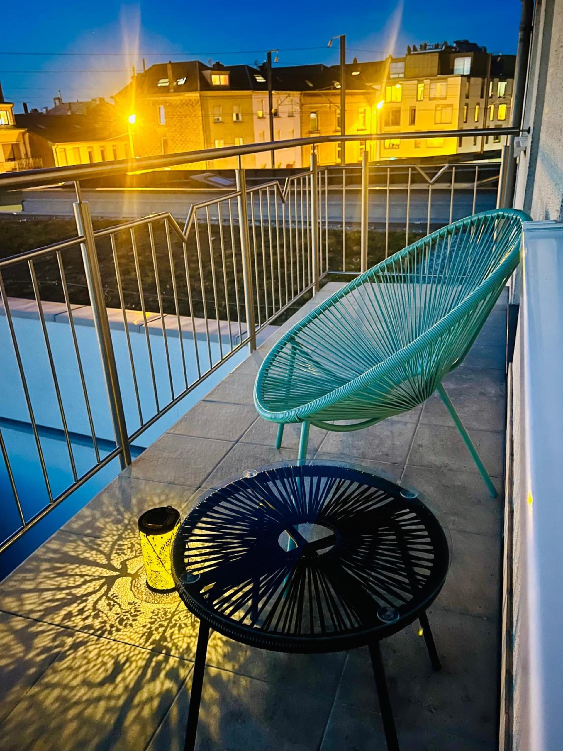 Comfy stay in modern 2-bdr apartment near downtown