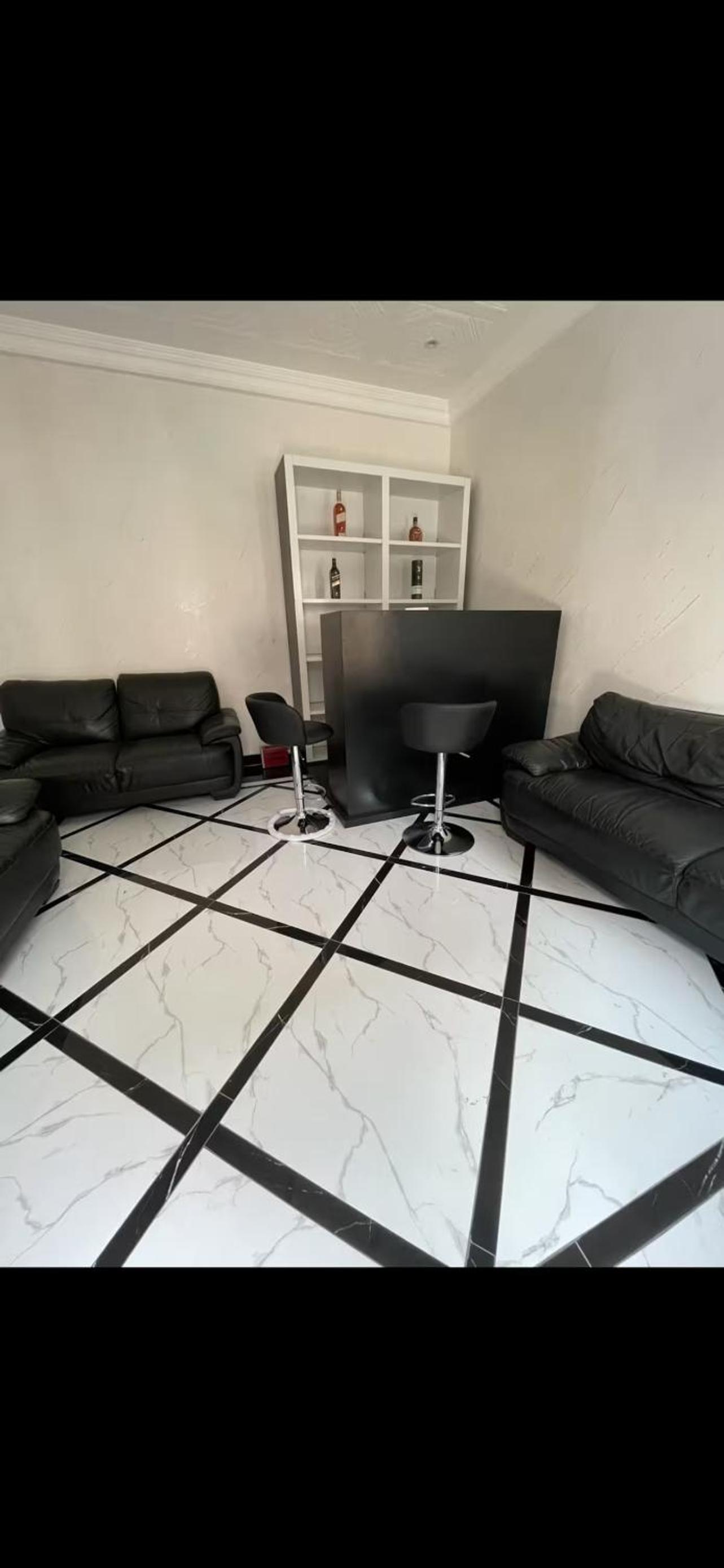 maison avec bar privé à kintélé