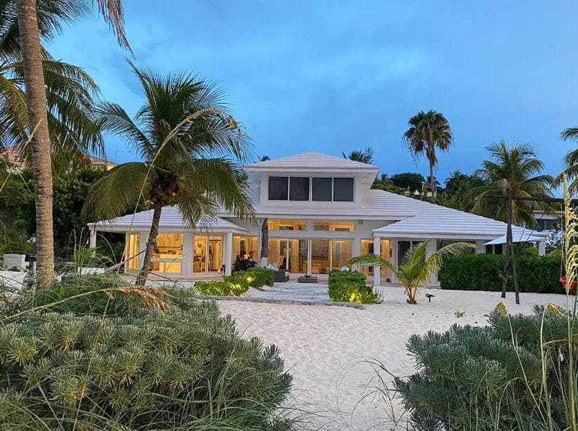 Perfect Beachfront Beautiful House !