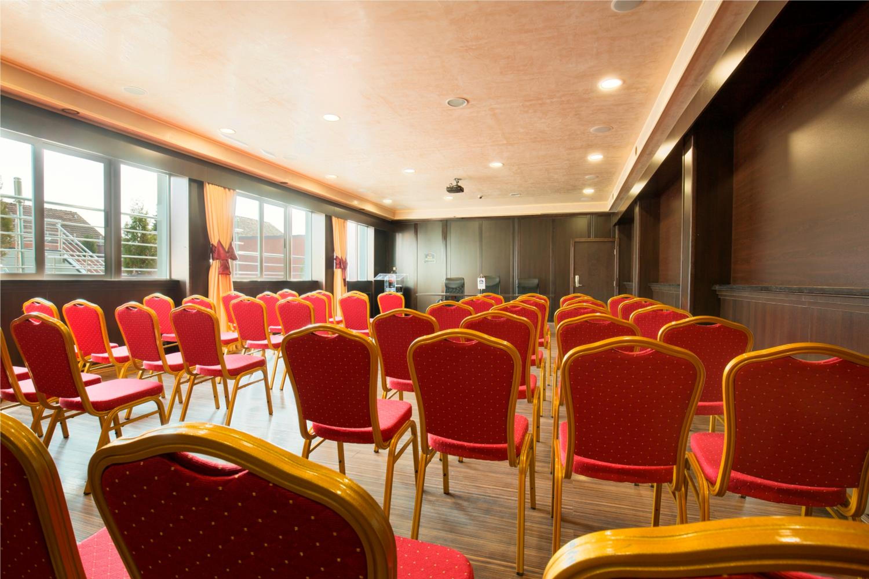 Prezident Hotel Novi Sad - Outdoor Pool & Spa