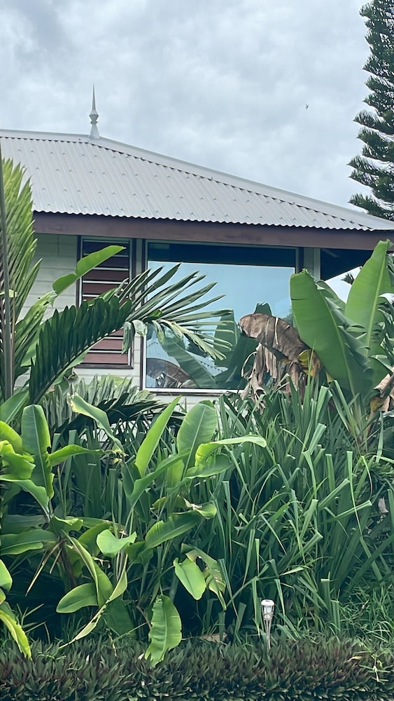 Poé Côté Lagon Beach Bungalows