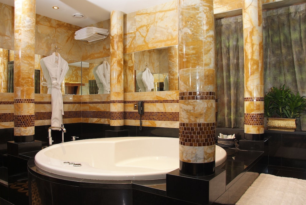 Holiday Inn Kuwait by IHG