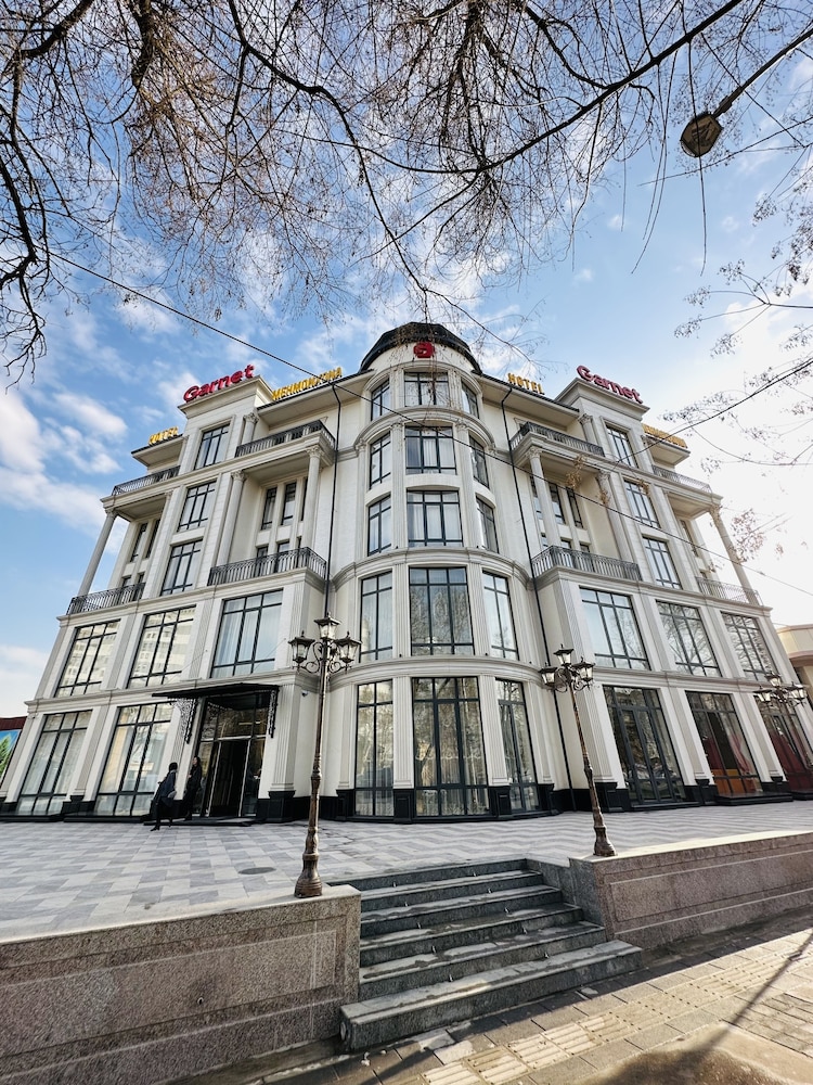 Garnet Hotel