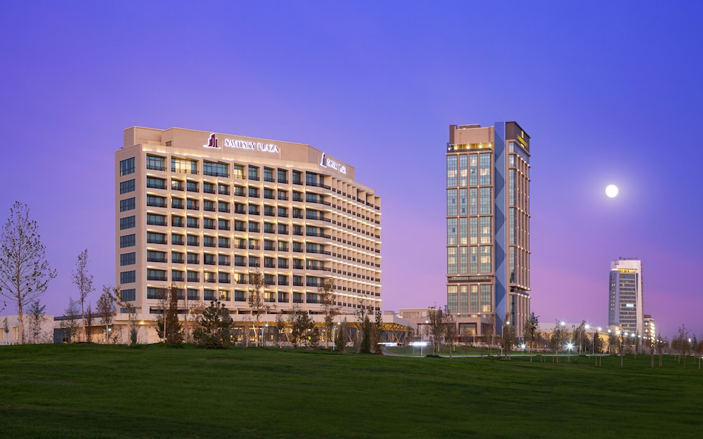 Savitsky Plaza