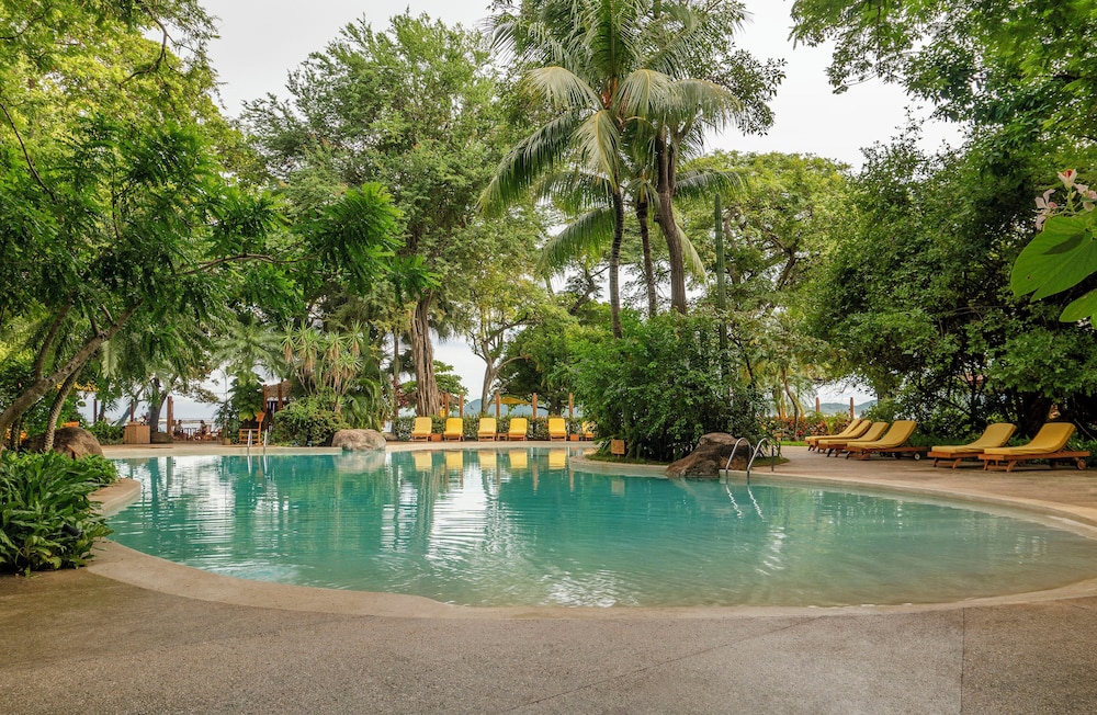 Capitán Suizo Beachfront Boutique Hotel