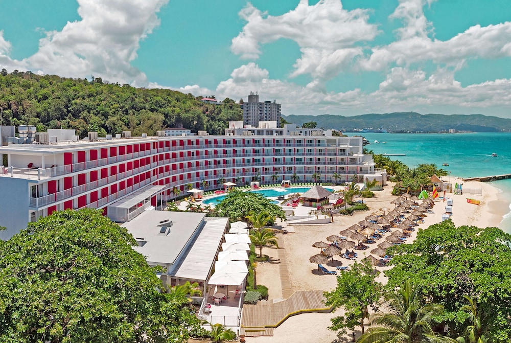 Grand Decameron Cornwall Beach, A Trademark All-Inclusive Resort