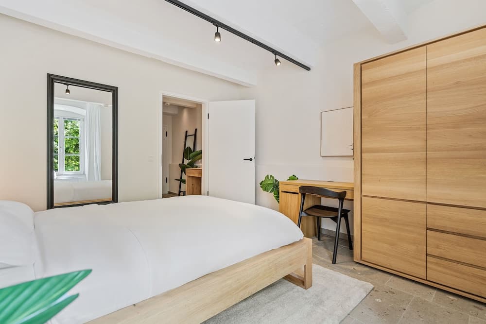 Clausen Hideaway Modern Apartment ID211