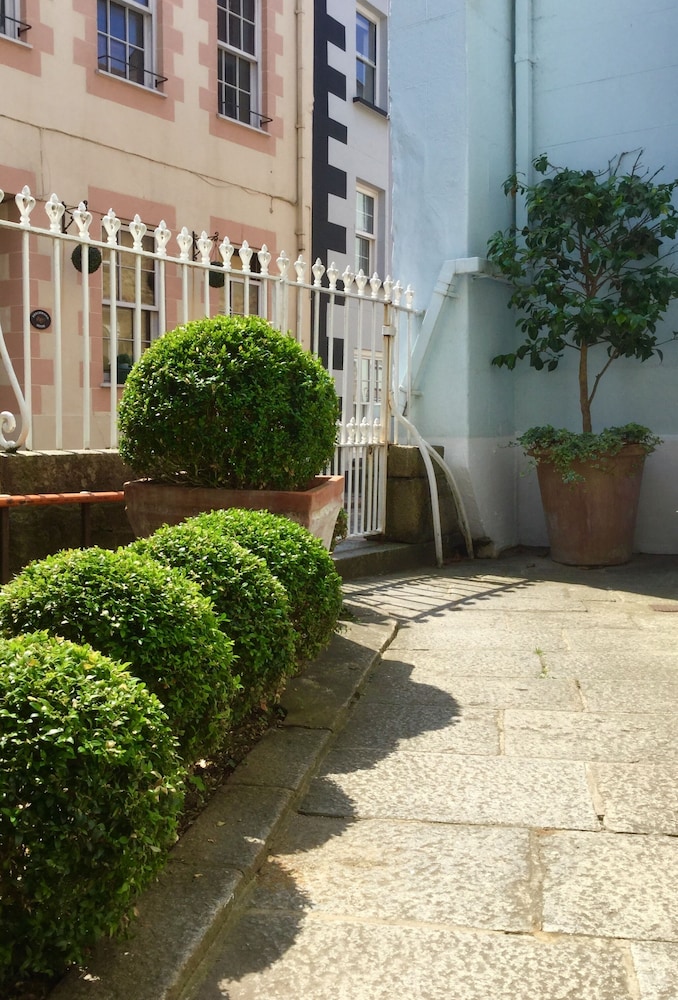 Fabulous Apt Historic House St Aubin