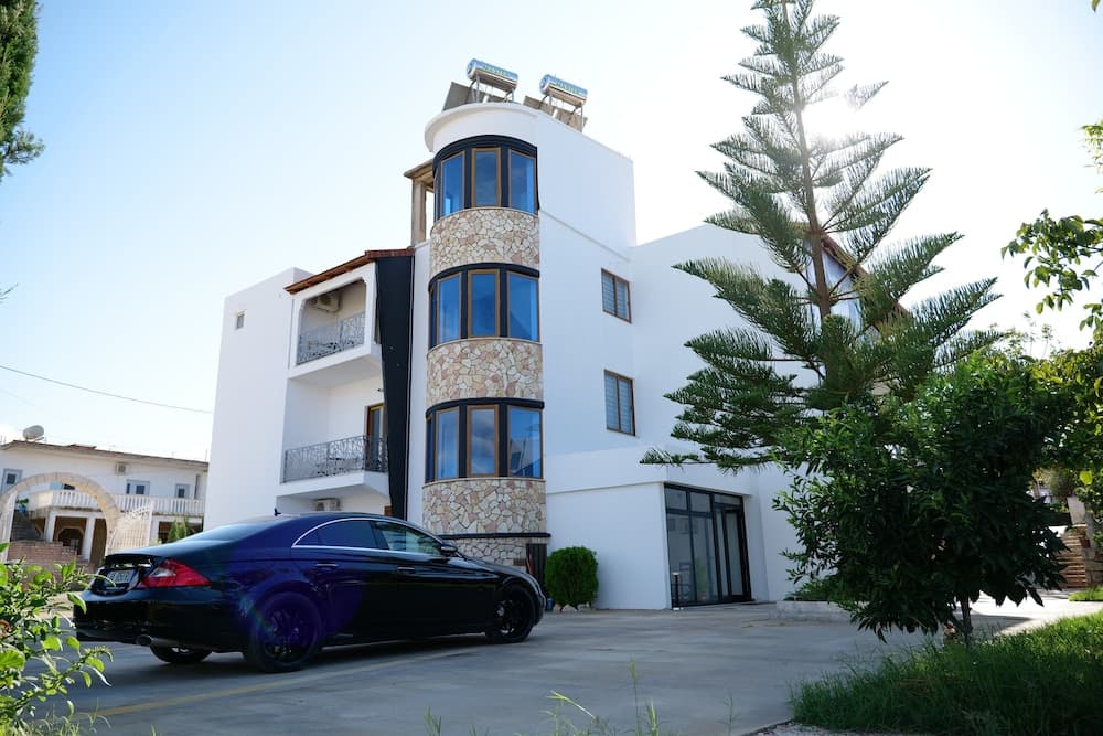 Central Park Hotel Ksamil