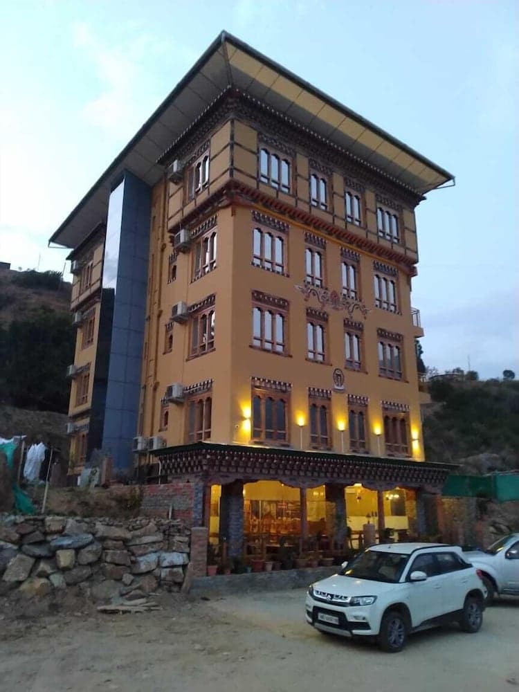 white Dragon Hotel