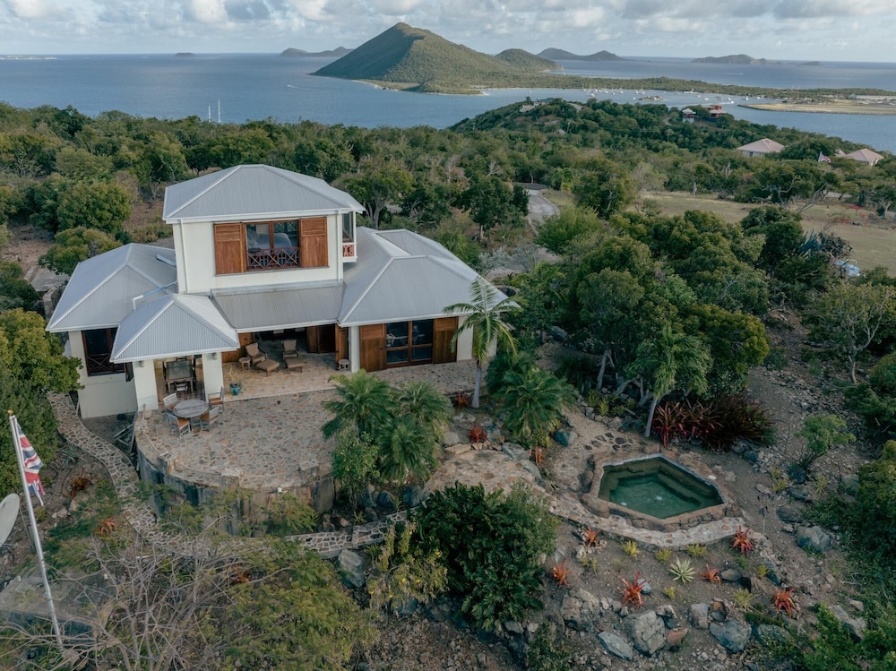 3bed 3 Bath Villa w Natural Plunge Pool on Private Island