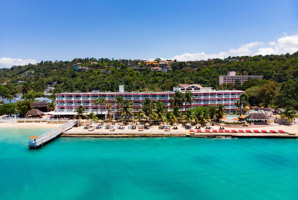Grand Decameron Montego Beach, A Trademark All-Inclusive Resort