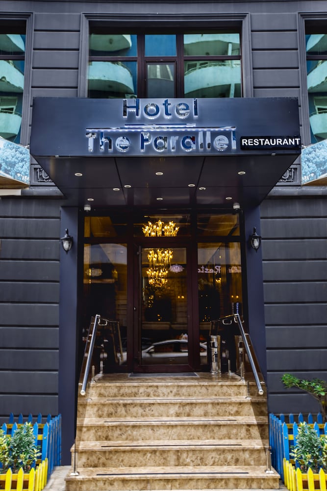 Parallel Hotel
