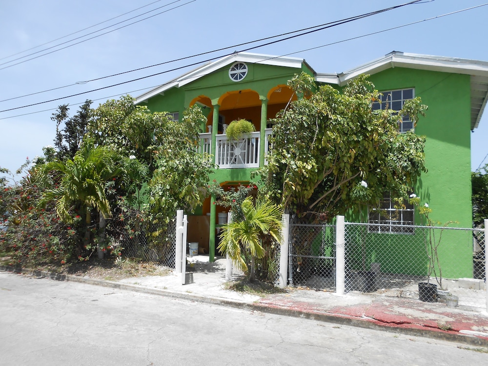 JO J'S Hostel