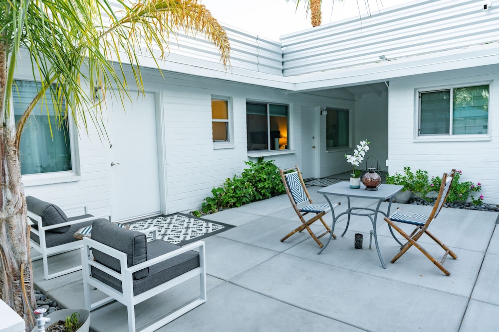 BelleVue Oasis-Palm Springs - Adults Only