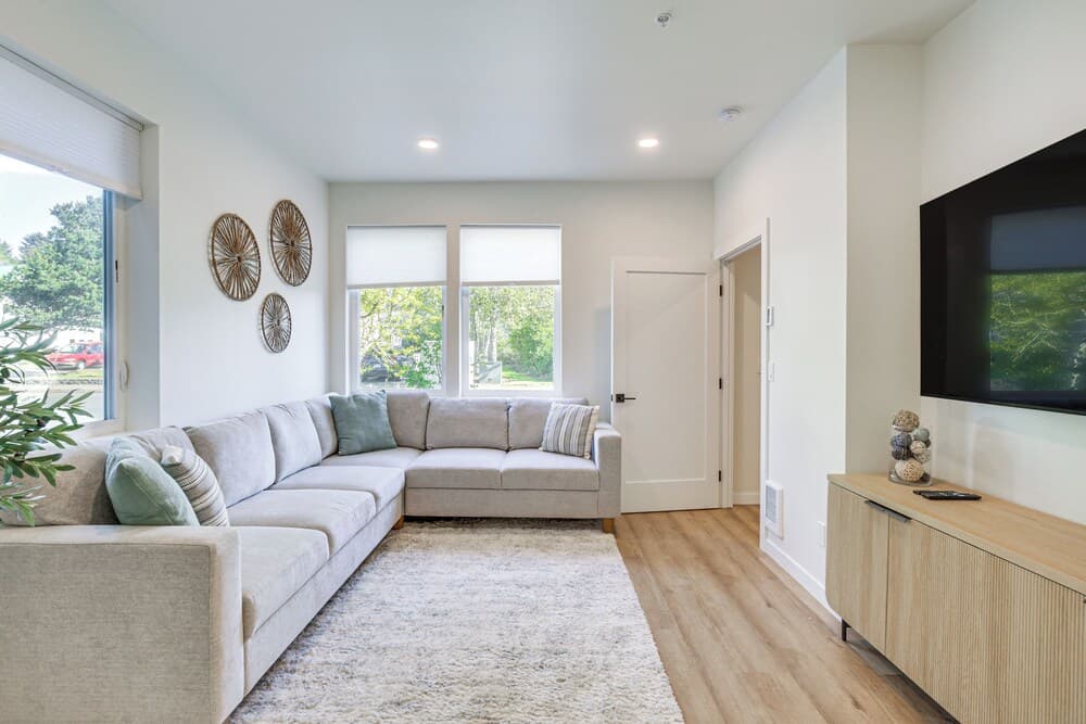 Walk to Beaches: Modern Townhome in Lincoln City!
