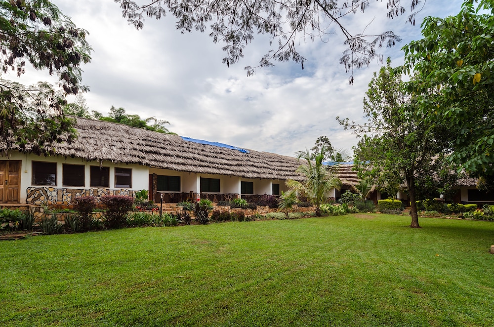 Kingfisher Safaris Resort Hotel
