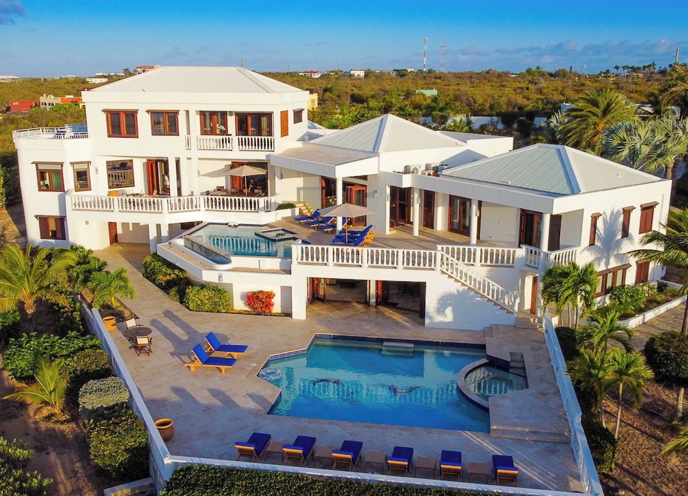 Sheriva Luxury Villas and Suites