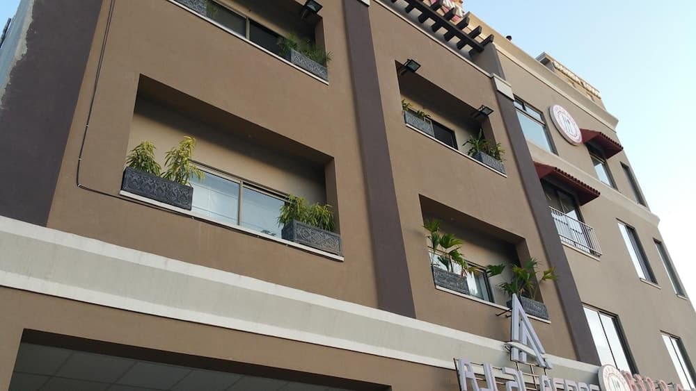 Intellectual Inn - Bahria Town