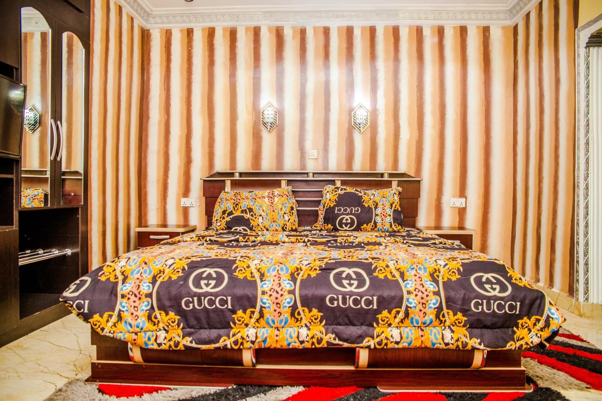 Tobby Royal Suites
