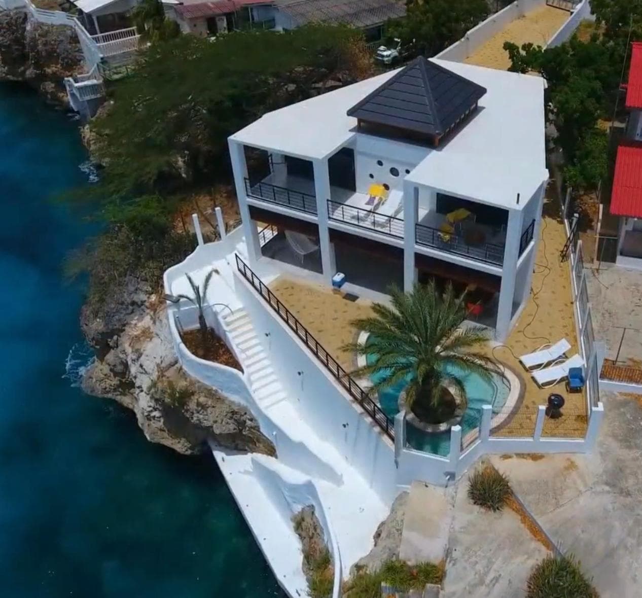 Yemaya Villa Curaçao Unique-Oceanfront-Private stairway to sea!