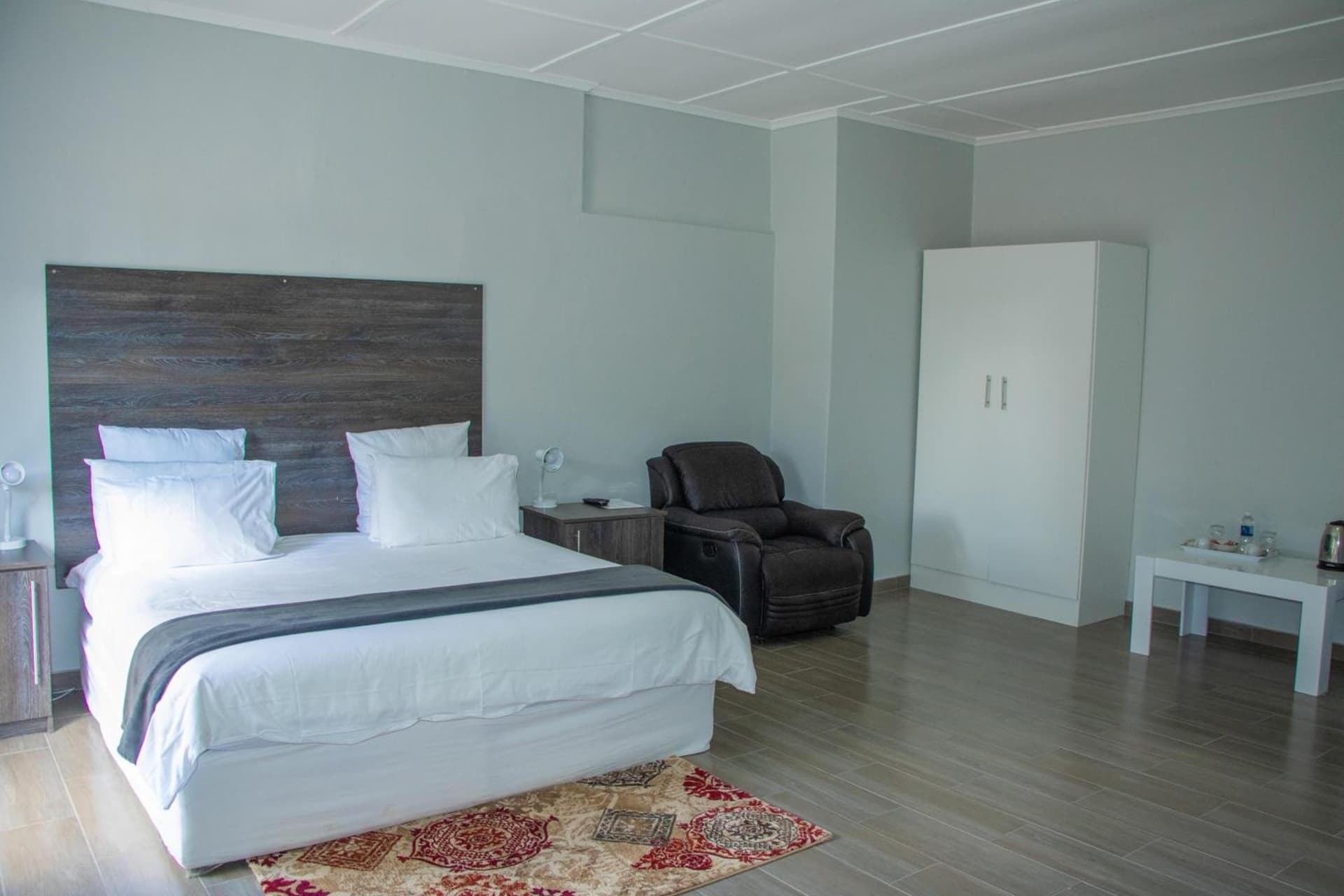 Neat one bedroom in Morningside guesthouse - 2089