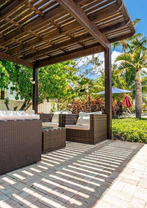 Beach Living at Island Pine Villas (BLV)