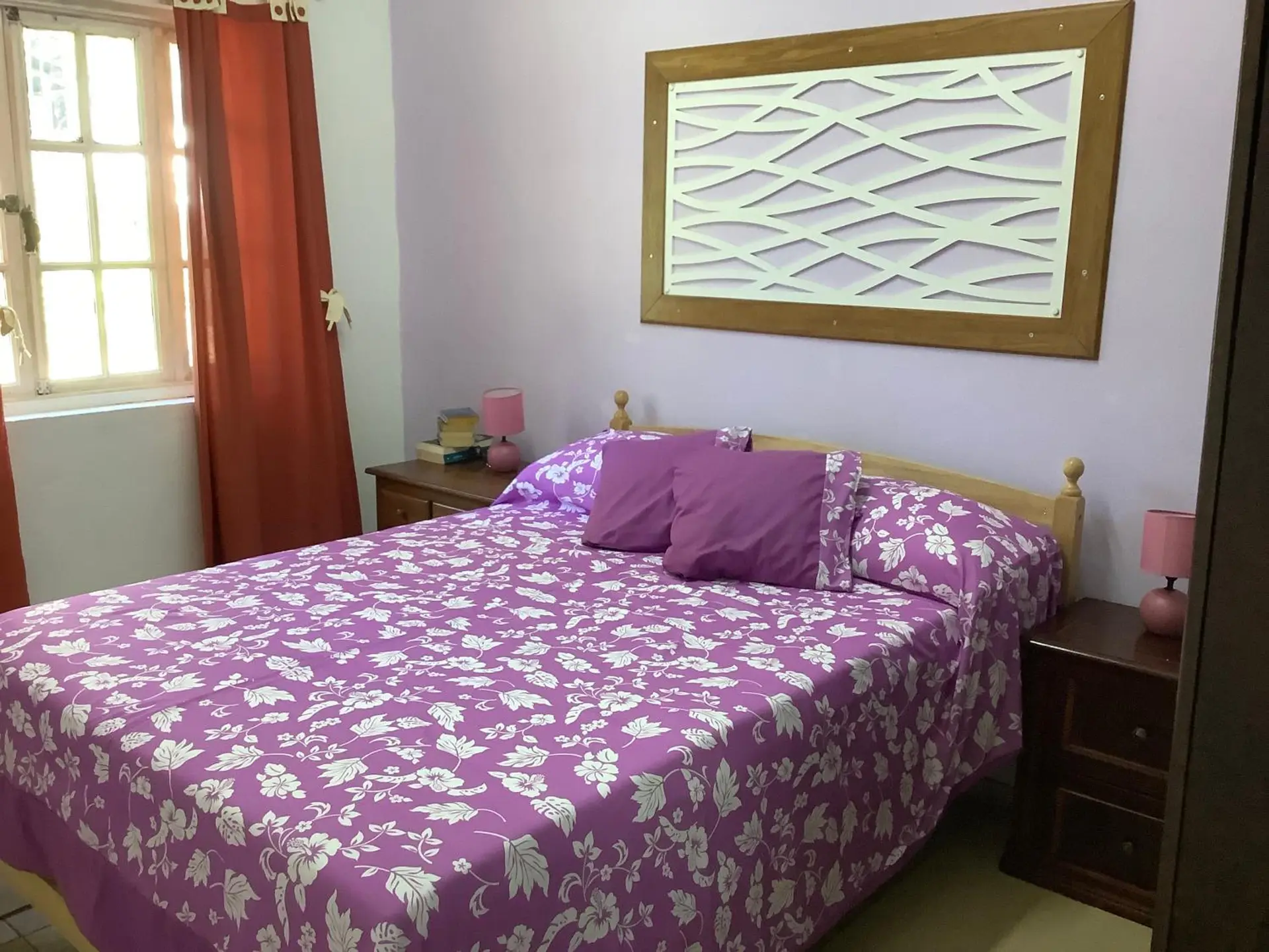Bora Red Hibiscus Lodge