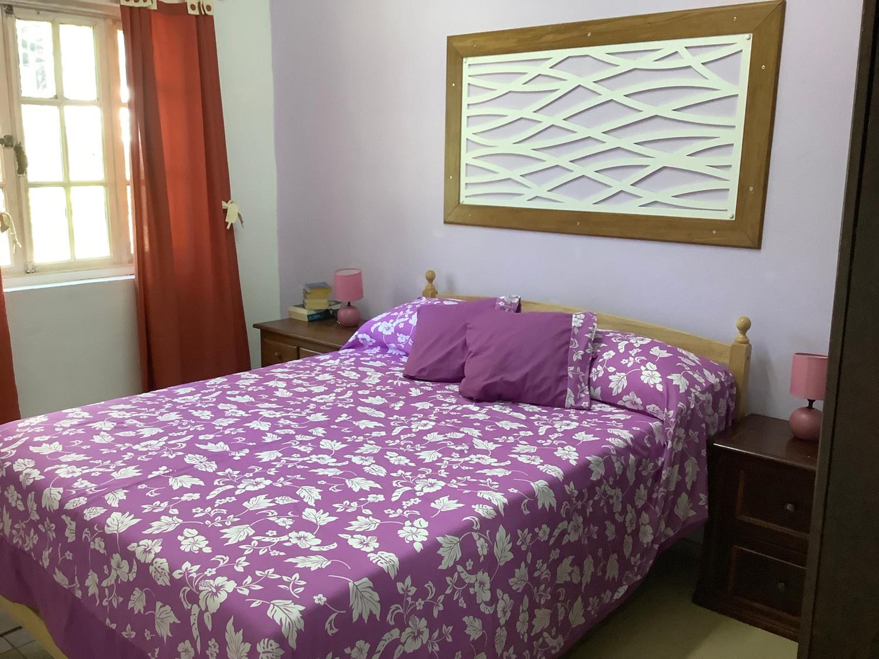Bora Red Hibiscus Lodge