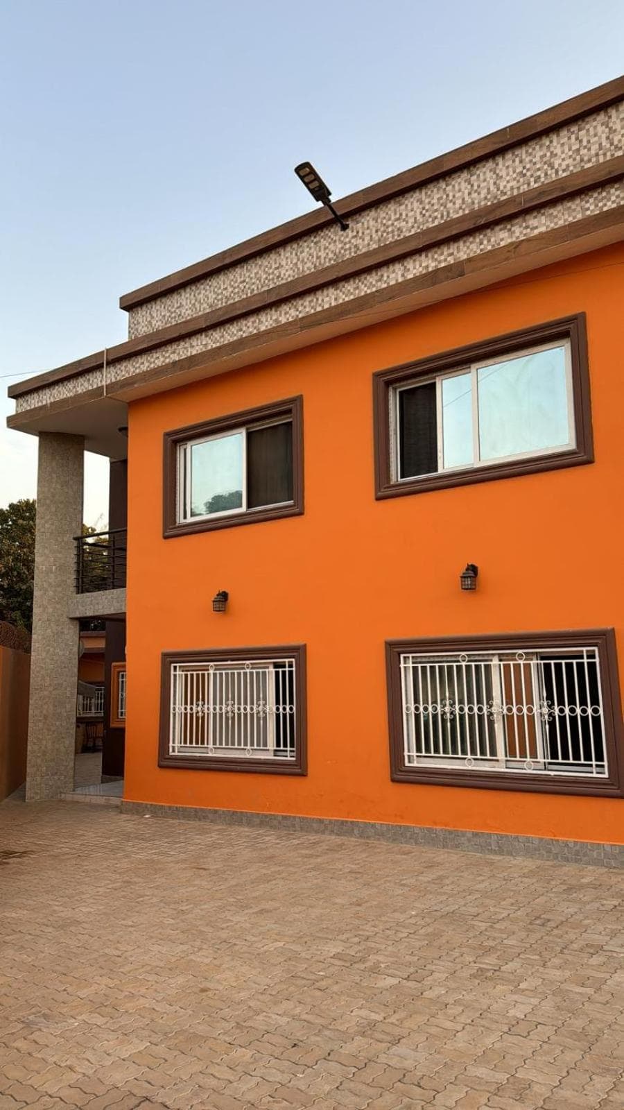 Lux Maisonette, Kololi