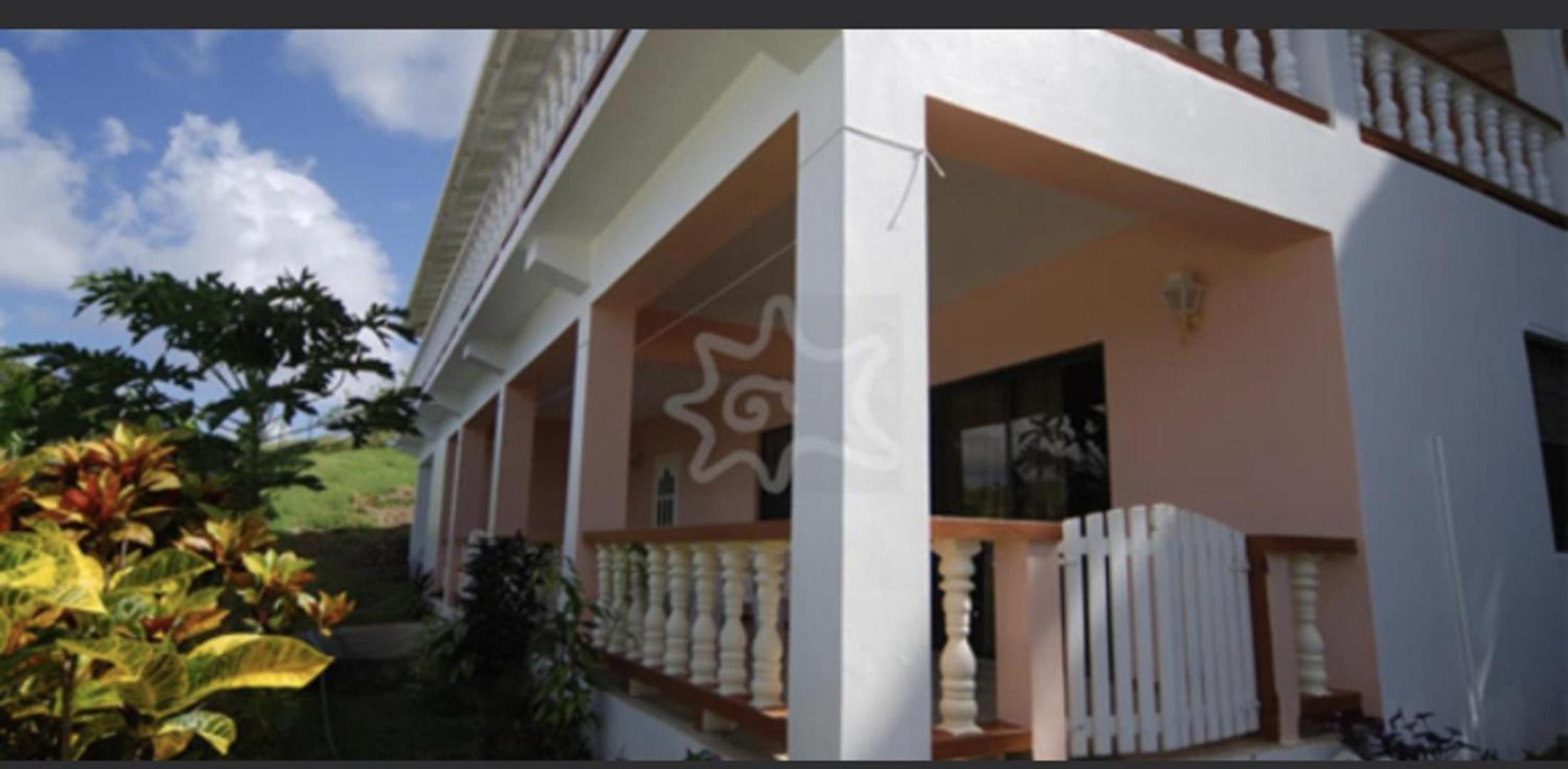 Immaculate 3 Bed Villa Overlooking Admiralty Bay