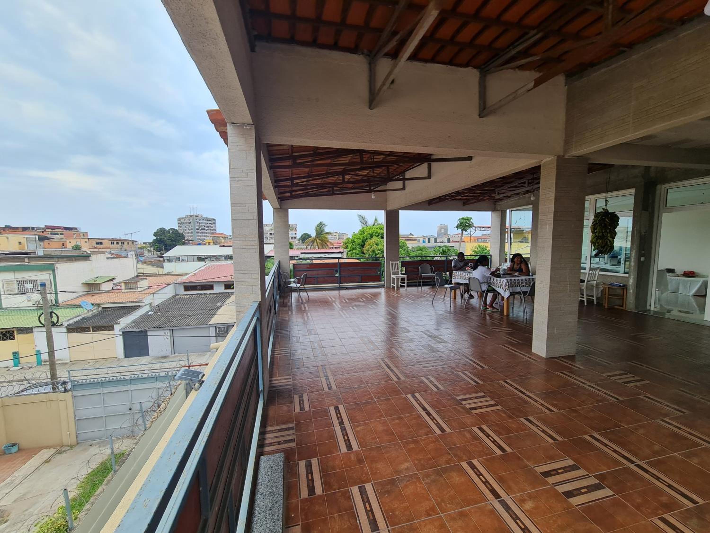 1 Bed Apartment - Sleeps 2 - Free Parking