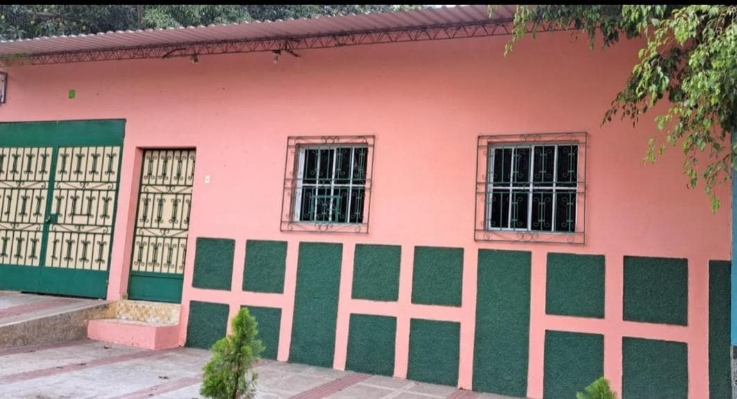 REYES, HOSTAL & BAR