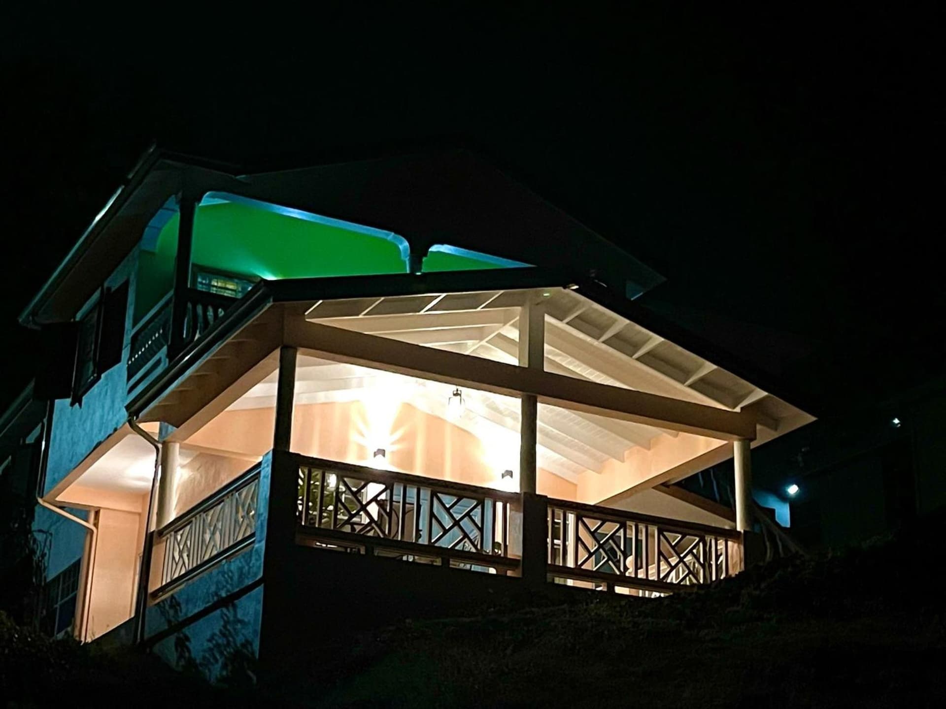 Serene Mountain View Smart Apt for Restful Stays