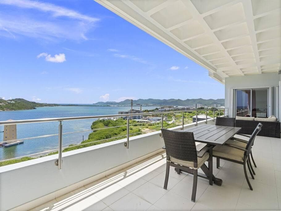 Breathtaking Lagoon Views At Blue Residence