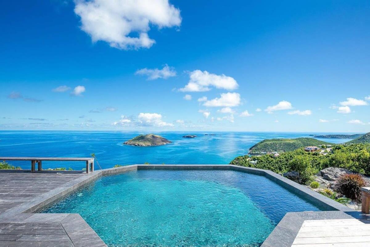 Gates of Paradise Villa in Colombier