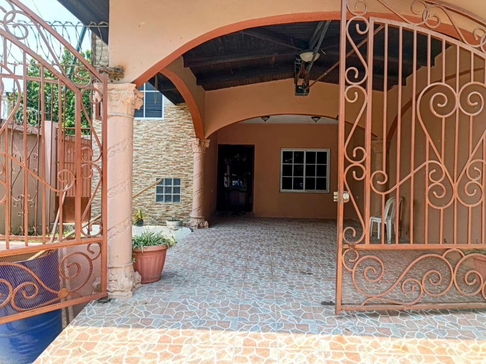 Casa en san pedro sula cerca del mall Los Castaños