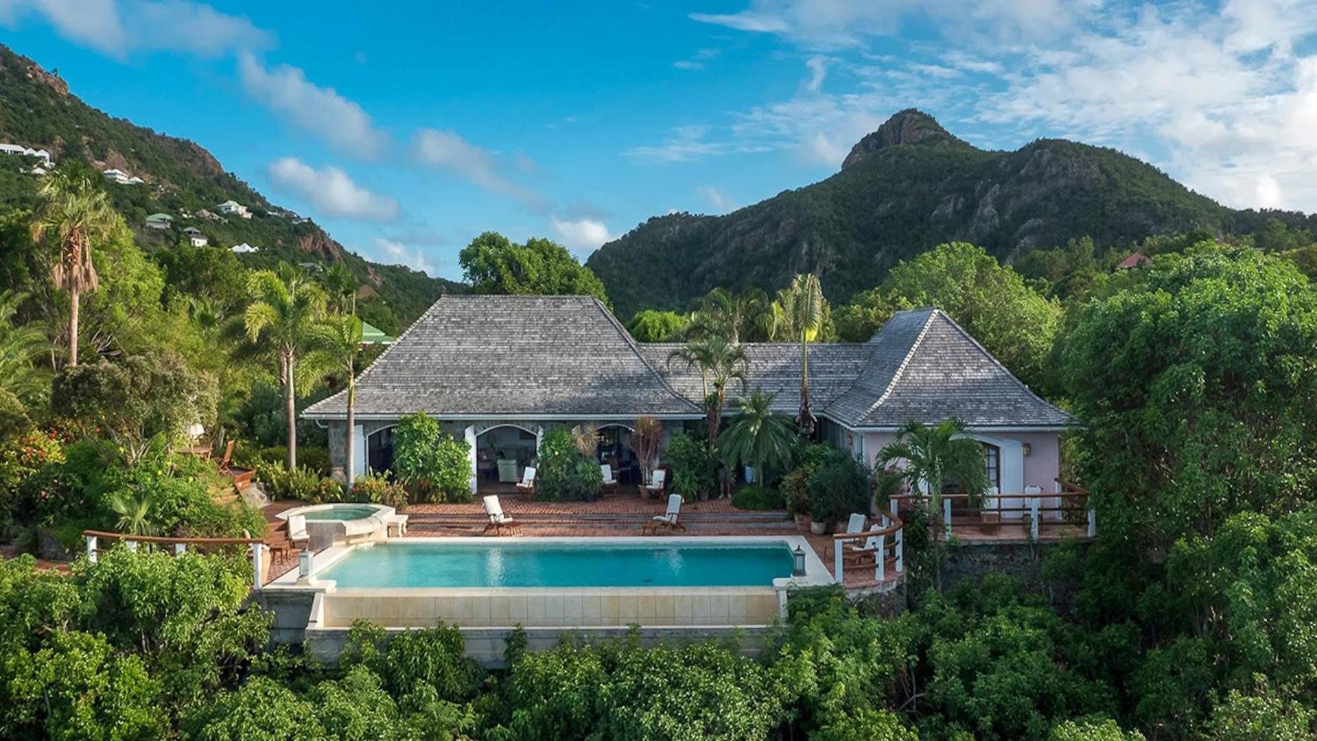 Beautiful Five-bedroom Villa In Petite Saline