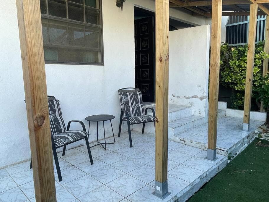 Mini oase, A one bedroom apartment with yard