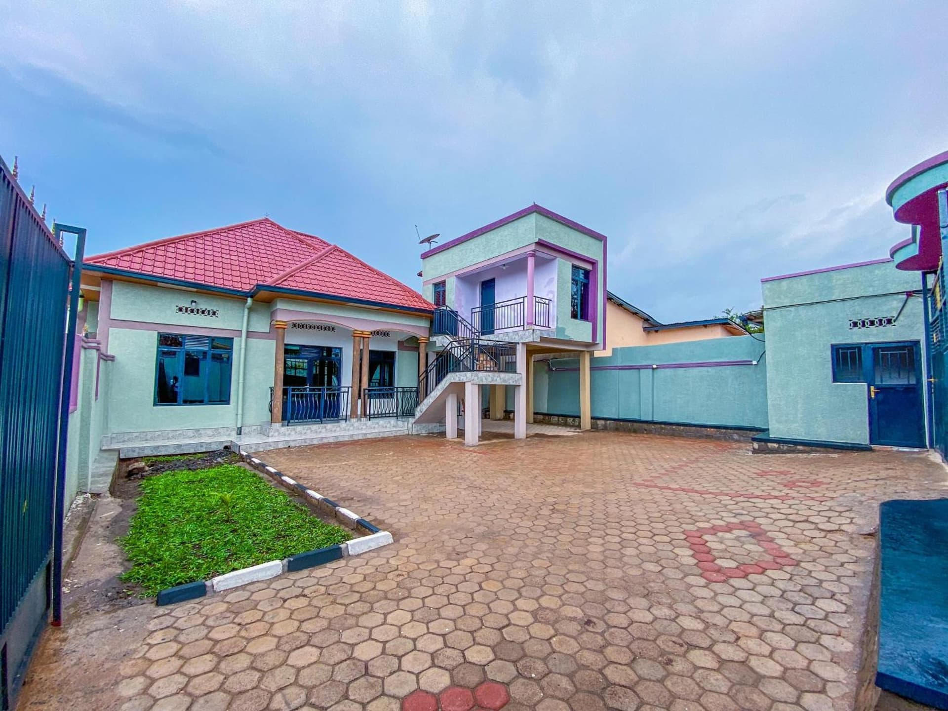 chriswine guest house