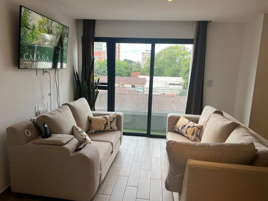 Apartamento entero de 3 habitaciones con camas Queen en zona 10