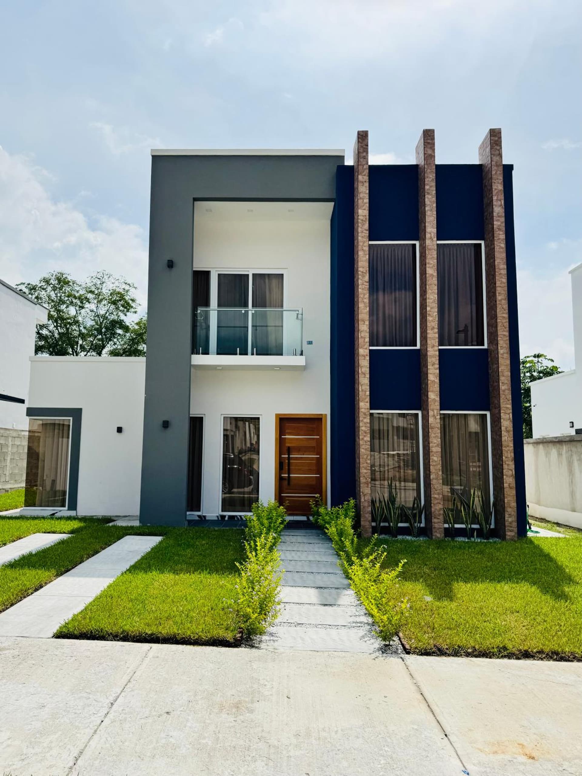 Hermosa casa moderna con piscina