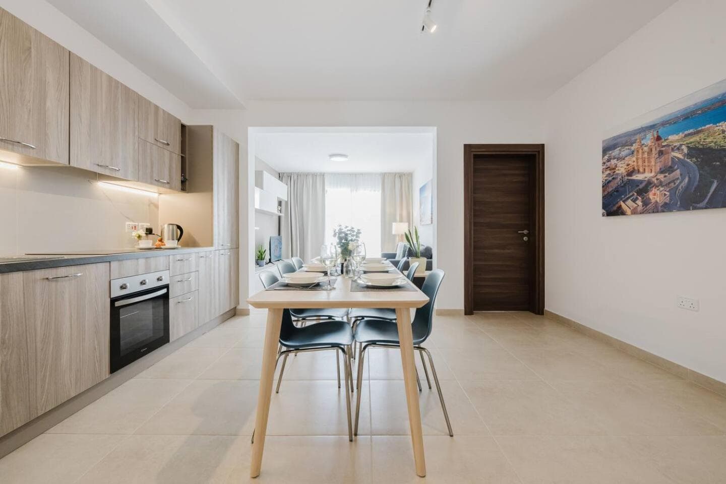 Flat 2 MLH 3BED next to city by Homely!