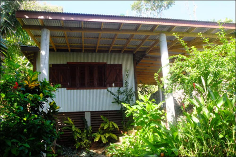 Pagua Bay House Oceanfront Cabanas
